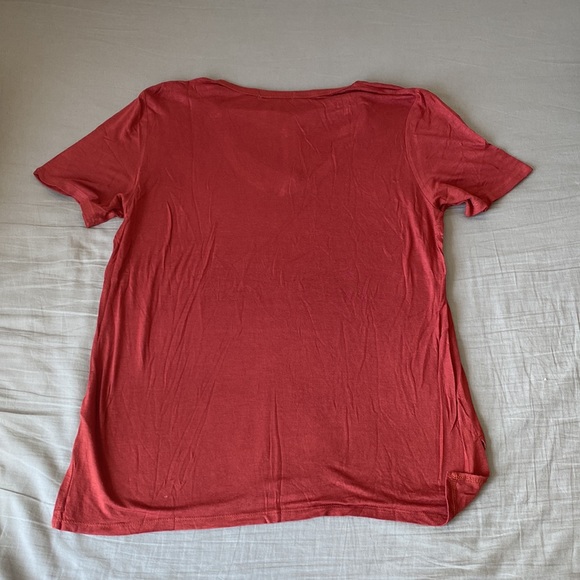Red shirt - Picture 2 of 2